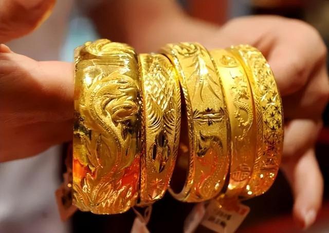 回顧:清潔工撿到300萬(wàn)黃金飾品帶回家,被關(guān)9個(gè)月后直呼不撿了
